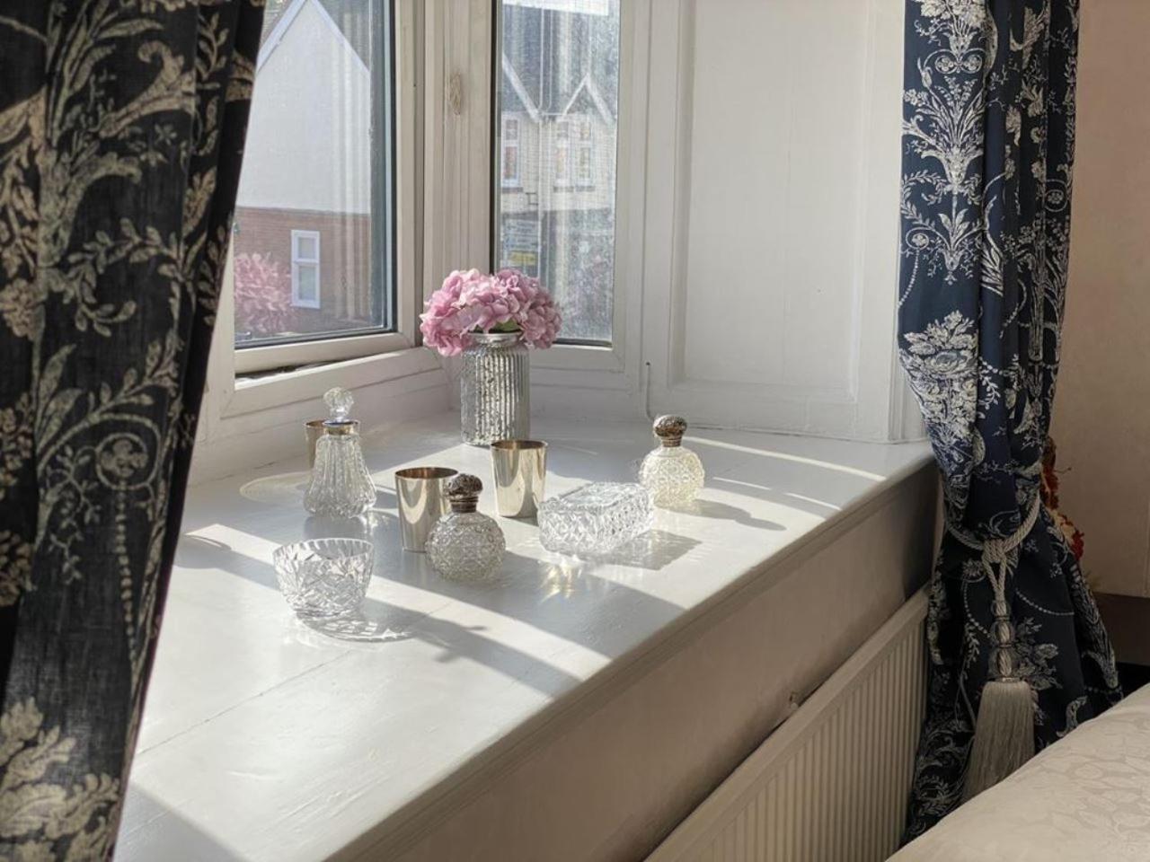 Deluxe Three Bed Bnb In Henley-On-Thames Near Station River & Town Centre Dış mekan fotoğraf